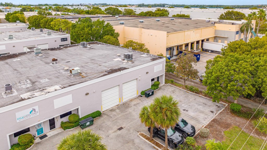 2930 NW 108th Ave, Doral, Fl 33178 For Sale Vilma Nadal Realty