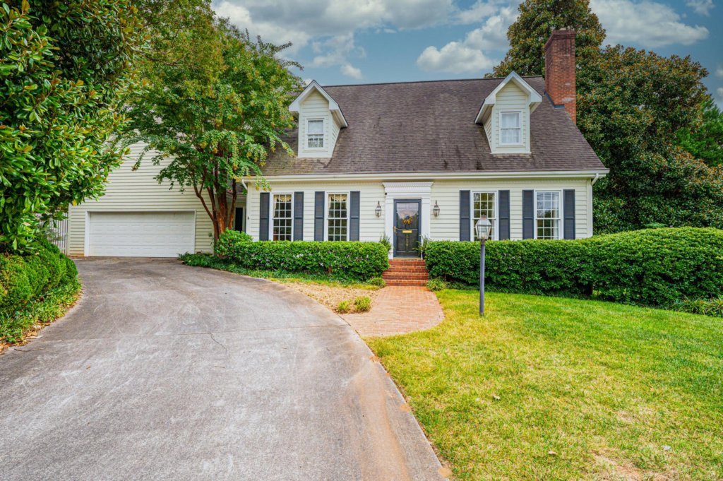 114 6th Ave NE, Hickory Kay Schmucker The Kay Schmucker Team