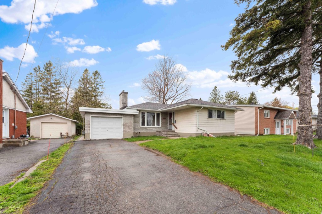 1678 Fisher Avenue, Ottawa, ON Anthony Cava