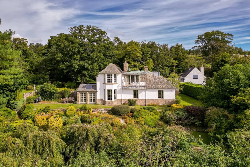 579 Lanark Road West Rettie & Co.