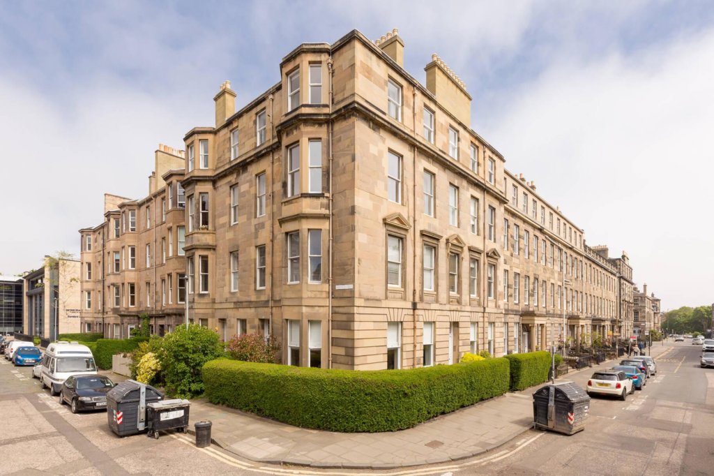 2 (3F2) Perth Street 2 Perth Street, Edinburgh EH3 5DP Tom Edwards Strutt & Parker