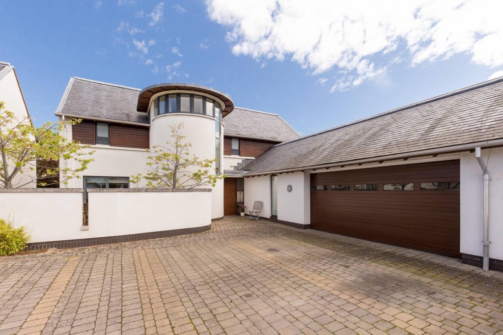 10 Brighouse Park Gait Rettie