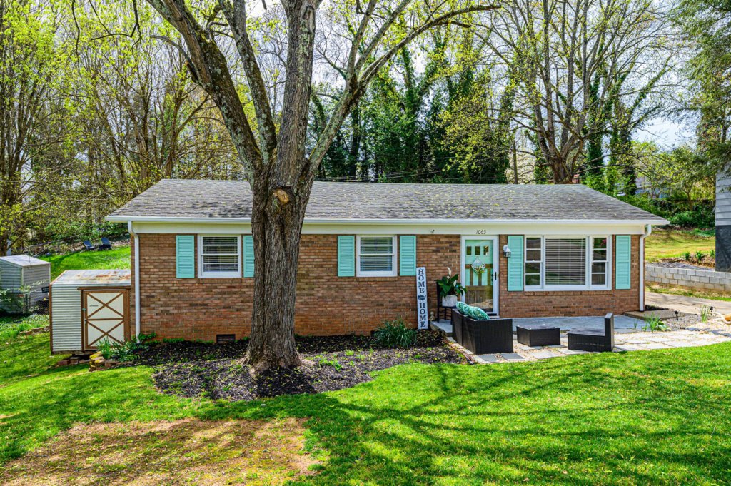 1063 14th Ave NW, Hickory Andi Jack The Andi Jack Team ReMax