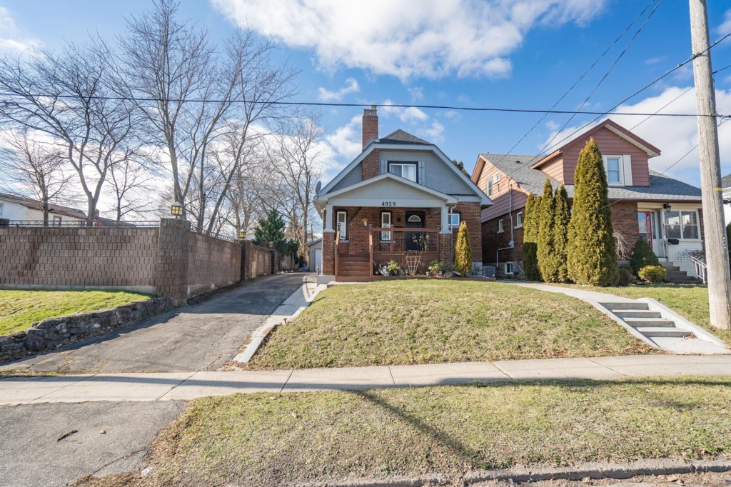 4929 5th Ave - Niagara Falls | Kama Efendiyeva | ReMax West Realty Inc