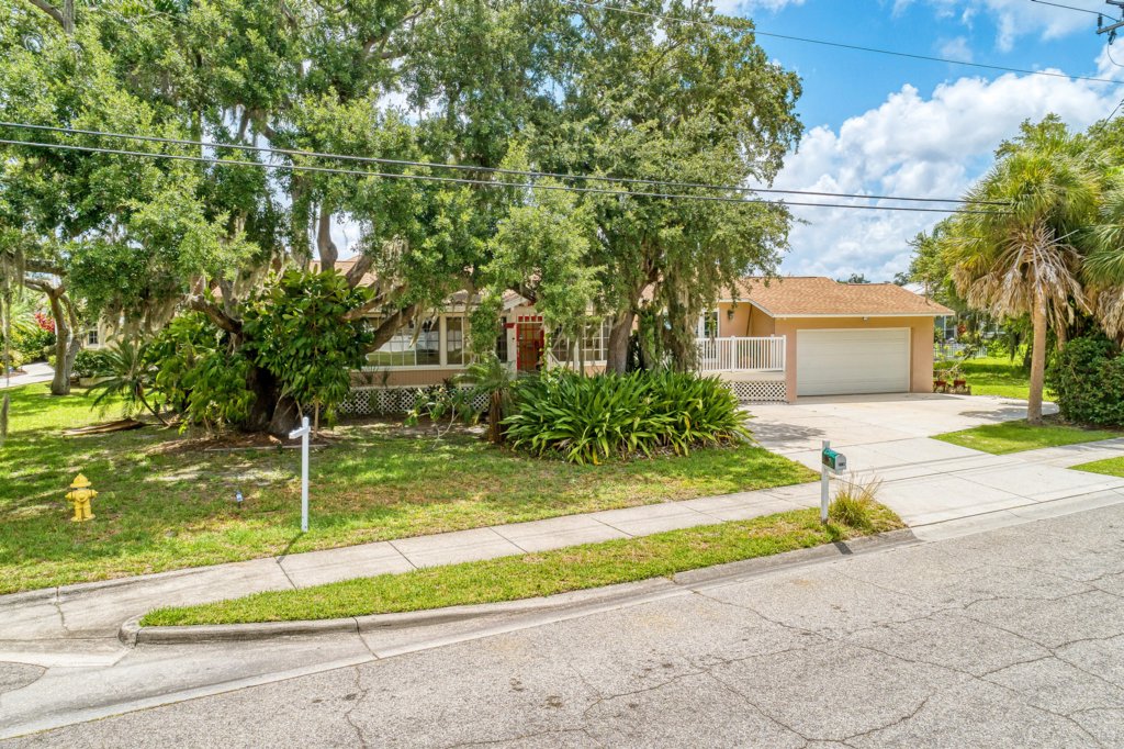 215 43rd St Blvd E, Bradenton, FL Richard Capps Remax Alliance