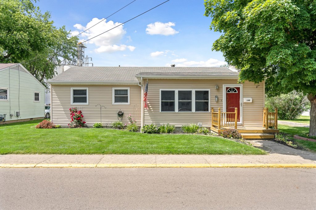 148 W North St Stephanie Dowell Glasshouse Realty Group