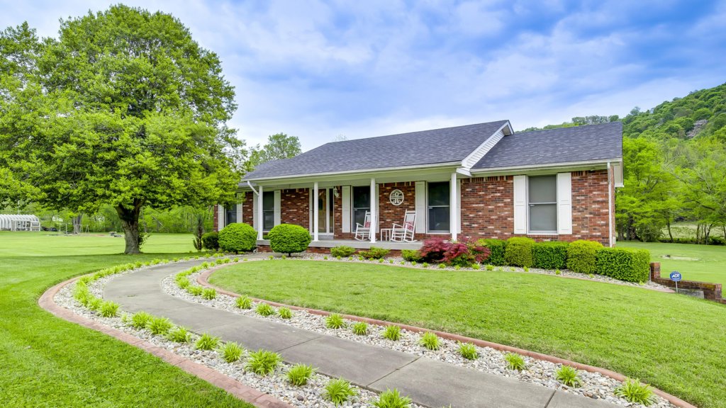 4306 Blevins Gap Rd. 40272 Tish Hobbs ®Realtor Hobbs Realty