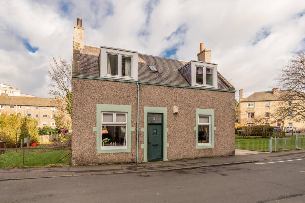 31 Moat Street Jamie Sole Blair Cadell