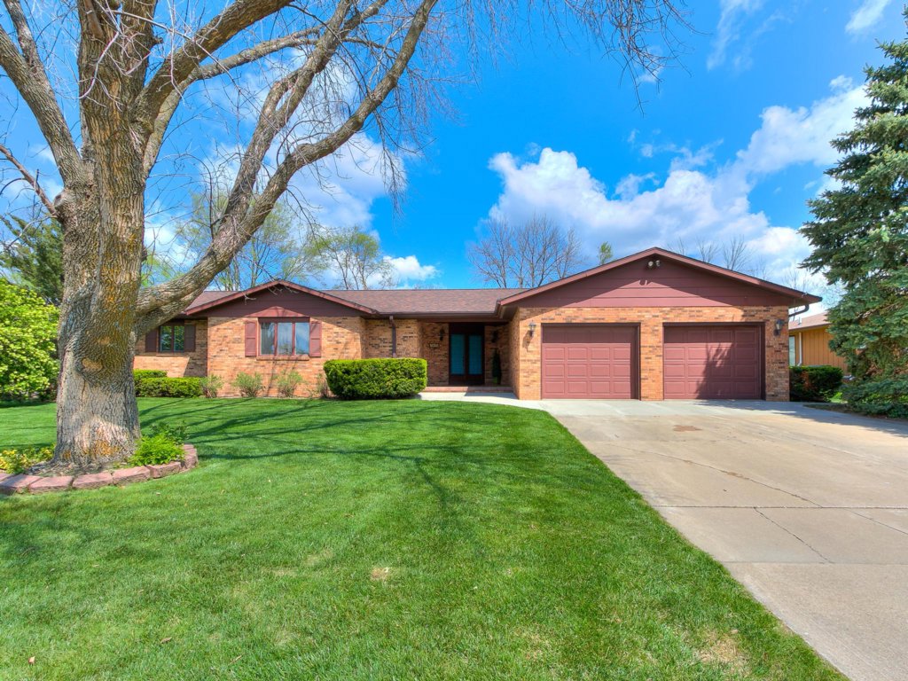 1213 Country Club Dr Diane Cox Hunziker Real Estate