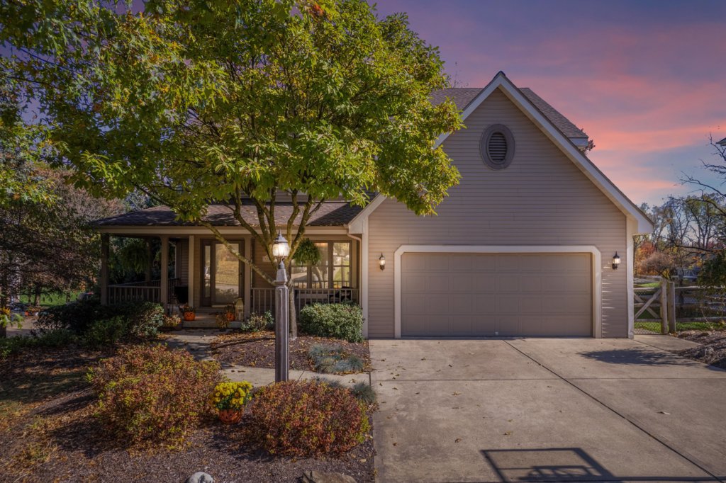 1388 Royal Oak Dr by 360 Captures LLC