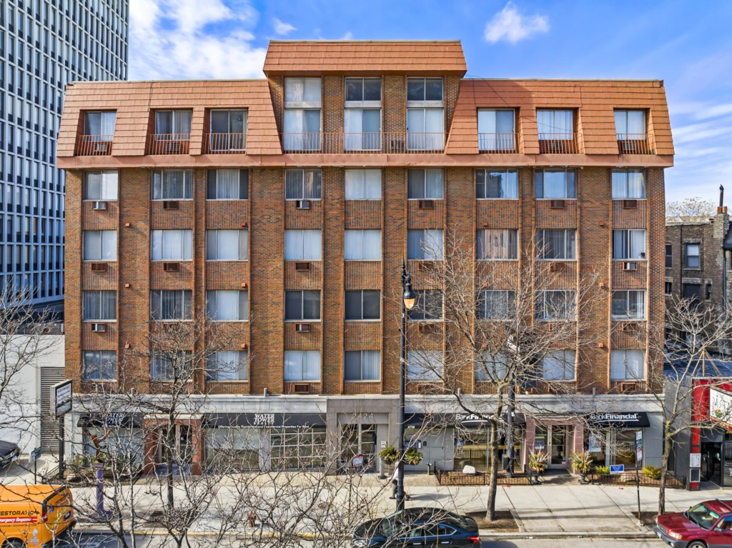 2424 N Clark St Media 2.24.23 Unit 302 Water Tower Realty