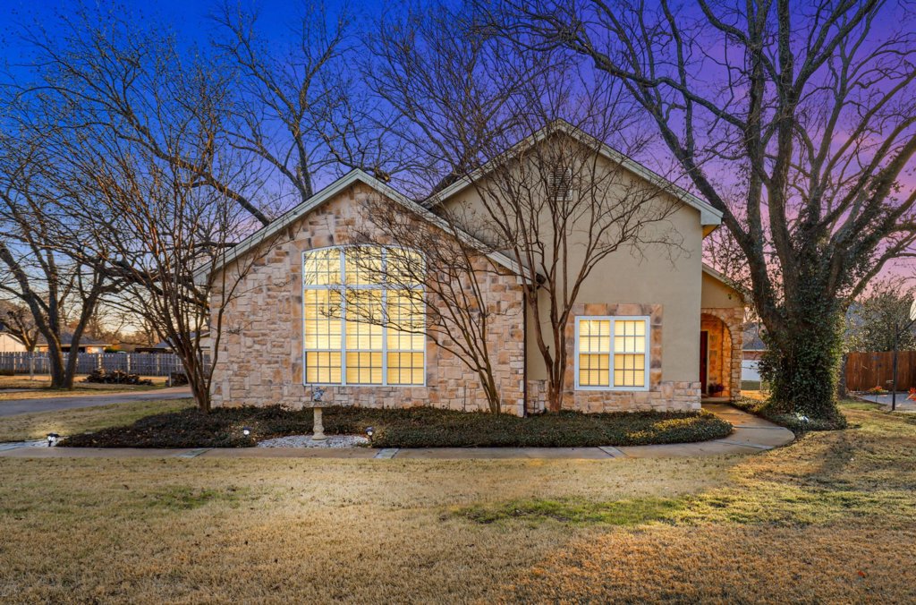 6114 Prospect Hill Dr, Granbury, TX 76049, USA Kristin Amo