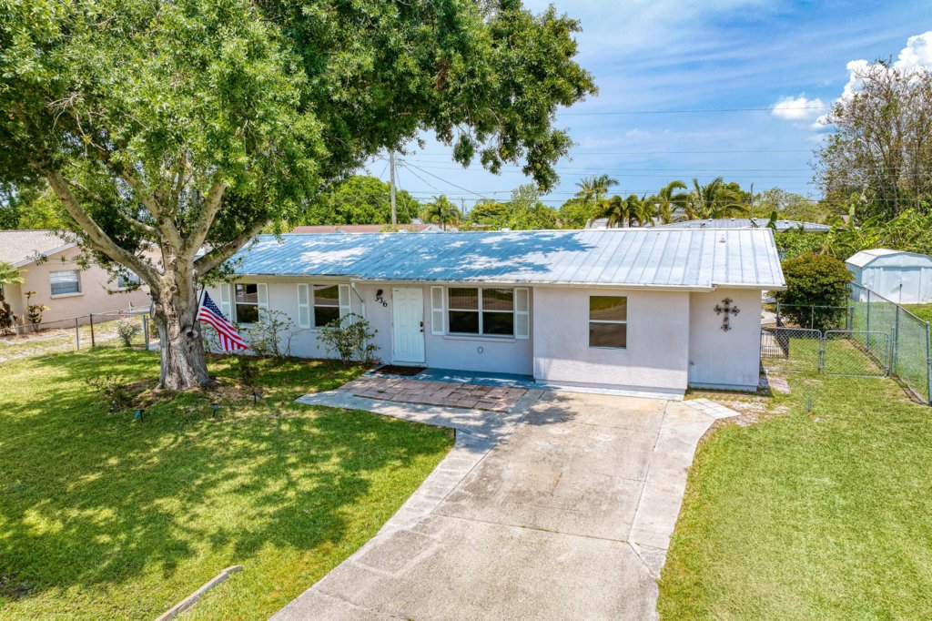 336 44th St Ct E, Bradenton, FL | Eugene Smith | Weichert Realtors ...