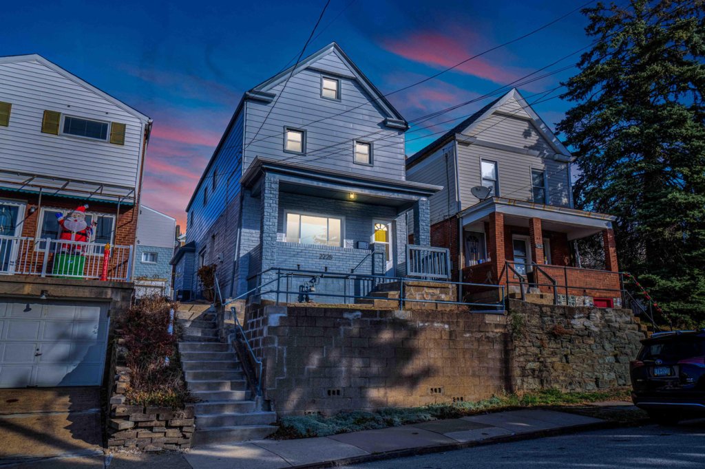 2225 Hawthorne Ave Alina Hoffman