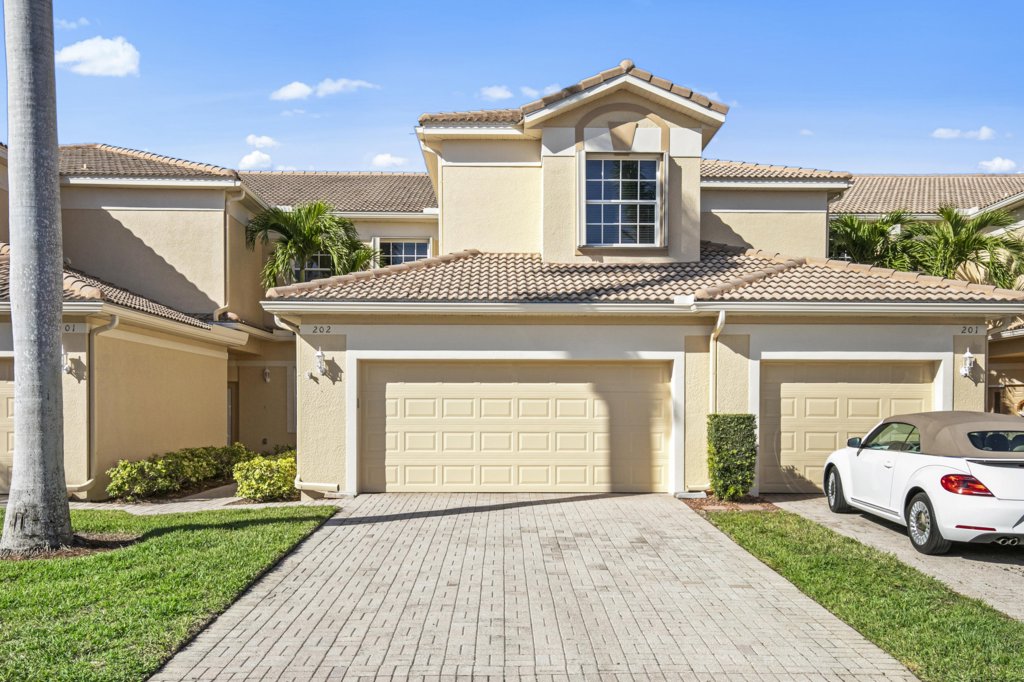 6050 Jonathans Bay Cir 202, Fort Myers, FL 33908
