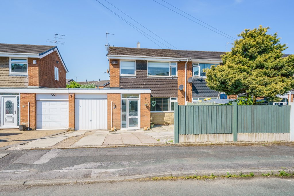 Melksham Close Melksham Cl, Macclesfield SK11 8NH, UK Alan Lee