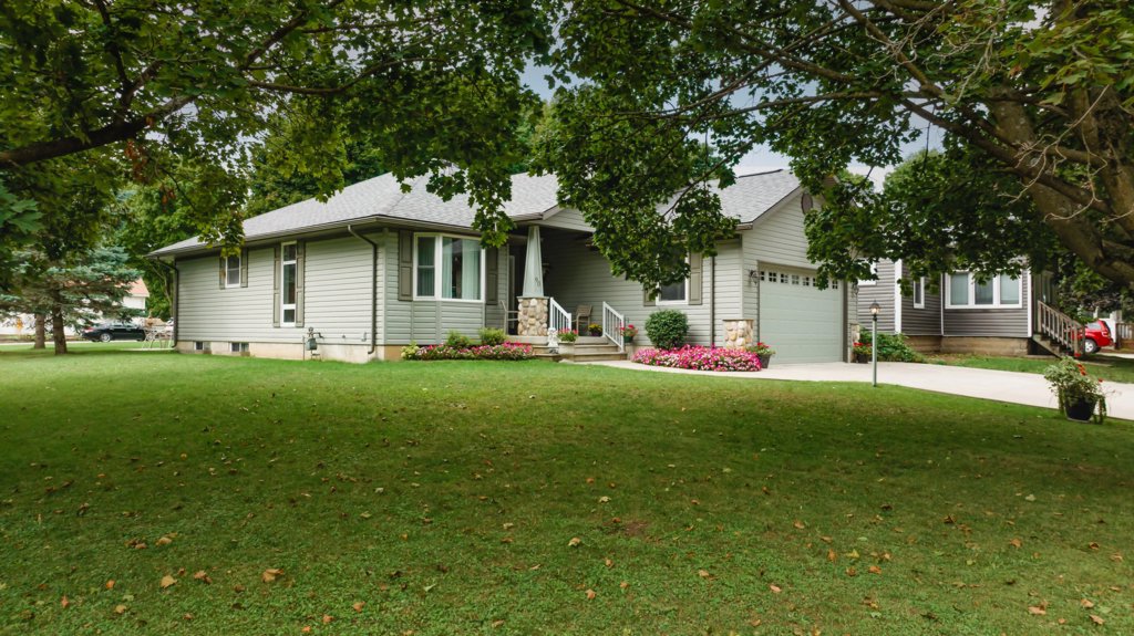 90 Joseph St Cam Dykstra Sales Rep.Royal Lepage Heartland Realty