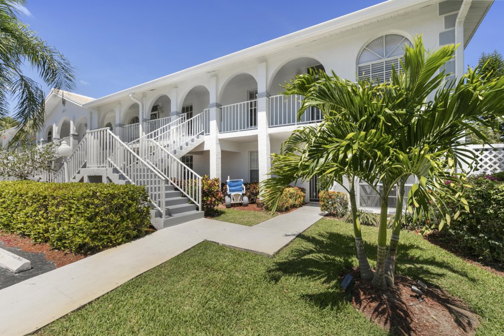 257 Deerwood Cir 10, Naples, FL 34113 The Bartos Group Premiere
