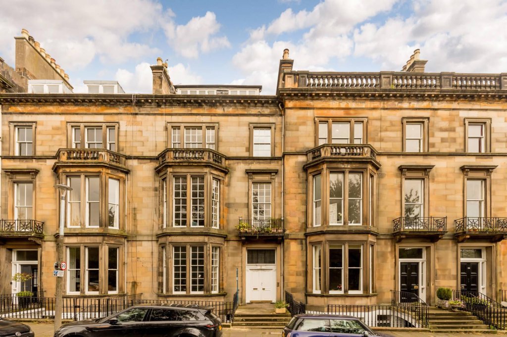 8/3F Buckingham Terrace Maria Ponte Gavin Smith