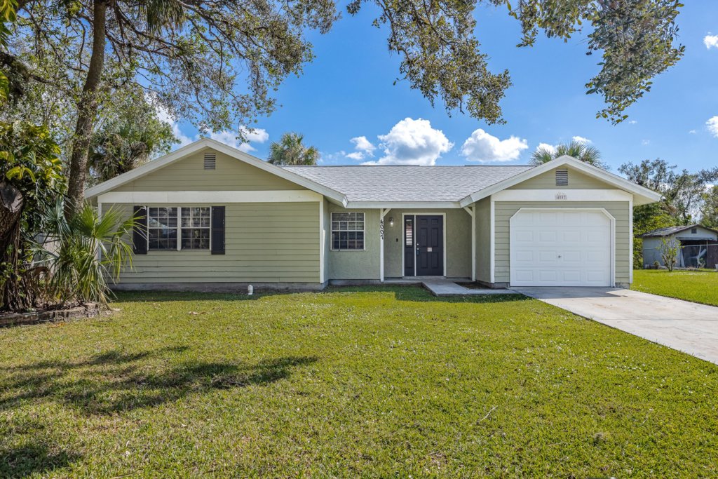 4007 E Palomar Circle LaBelle, Florida Darla McIntosh Berkshire