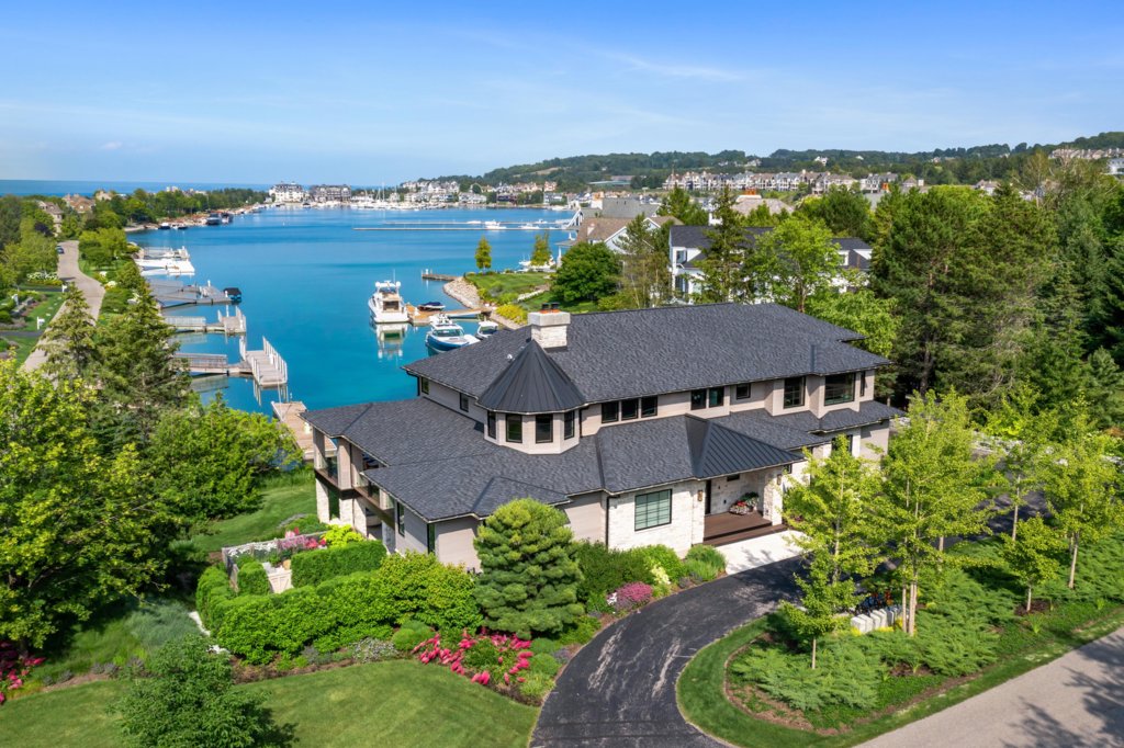 1201 Shores Dr Pat Leavy Kidd and Leavy Real Estate