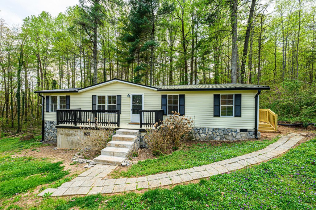 517 Ridgeway Pl SW, Lenoir Lauren Hart Hart Real Estate, Keller