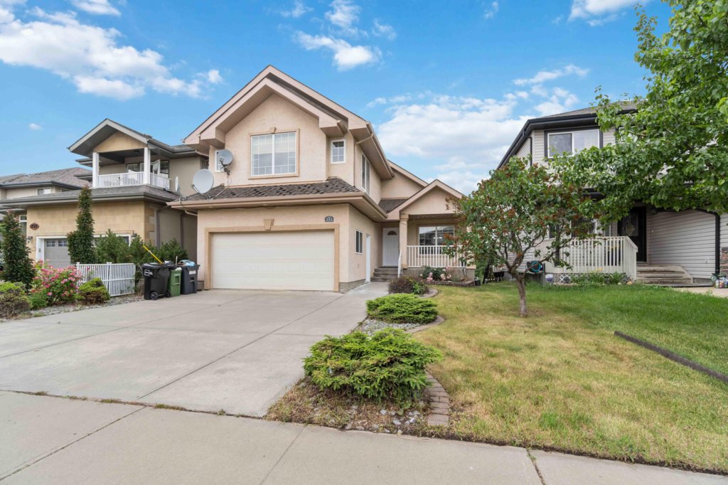 252 Hilliard Green Northwest, Edmonton, AB | Gabriela Humeniuk